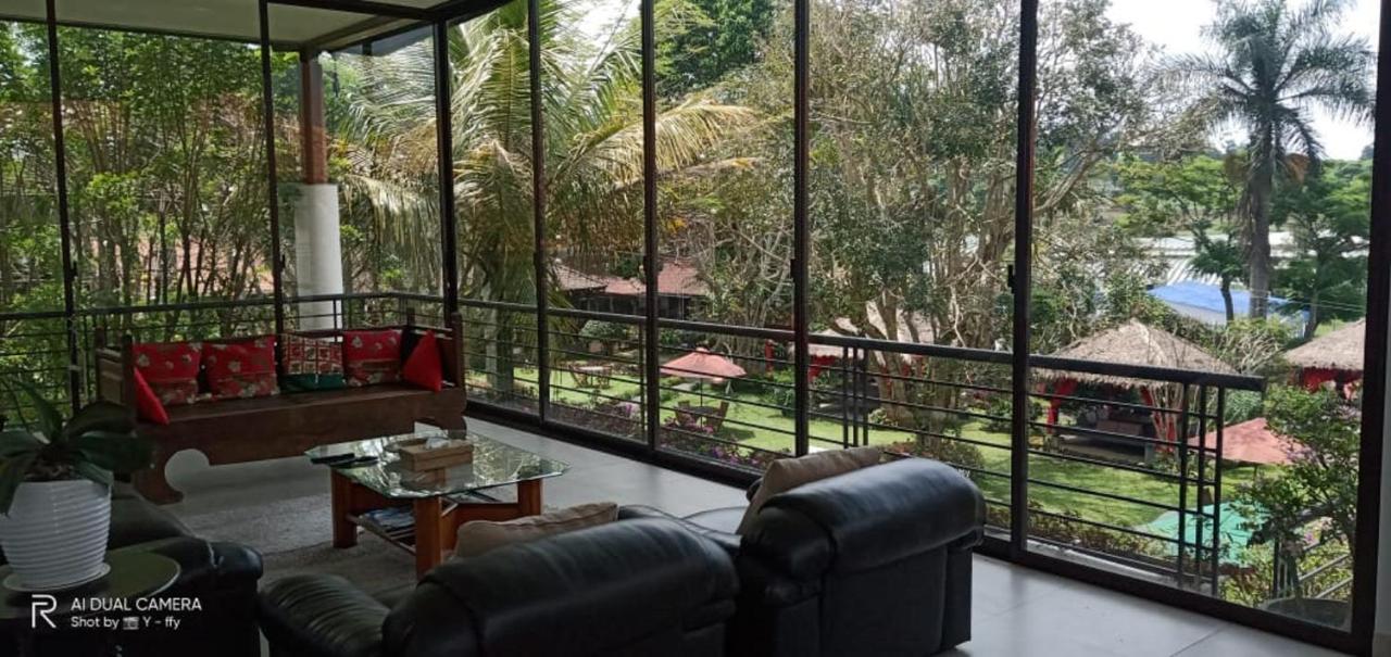 La Oma Hotel Lembang Exterior photo