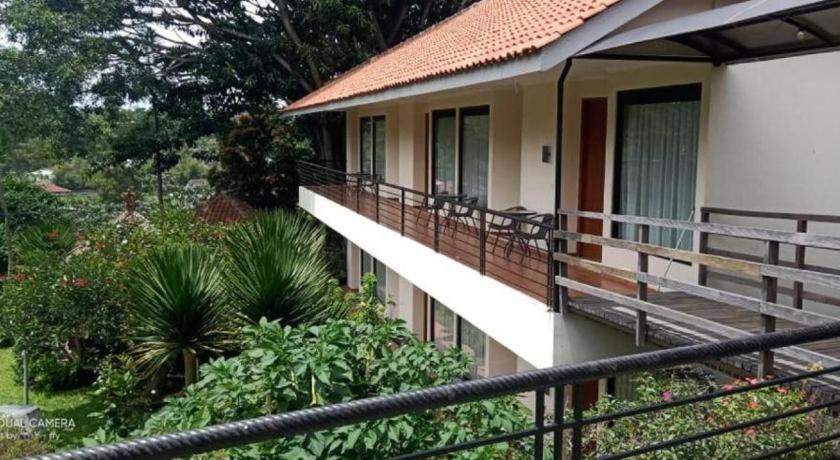 La Oma Hotel Lembang Exterior photo