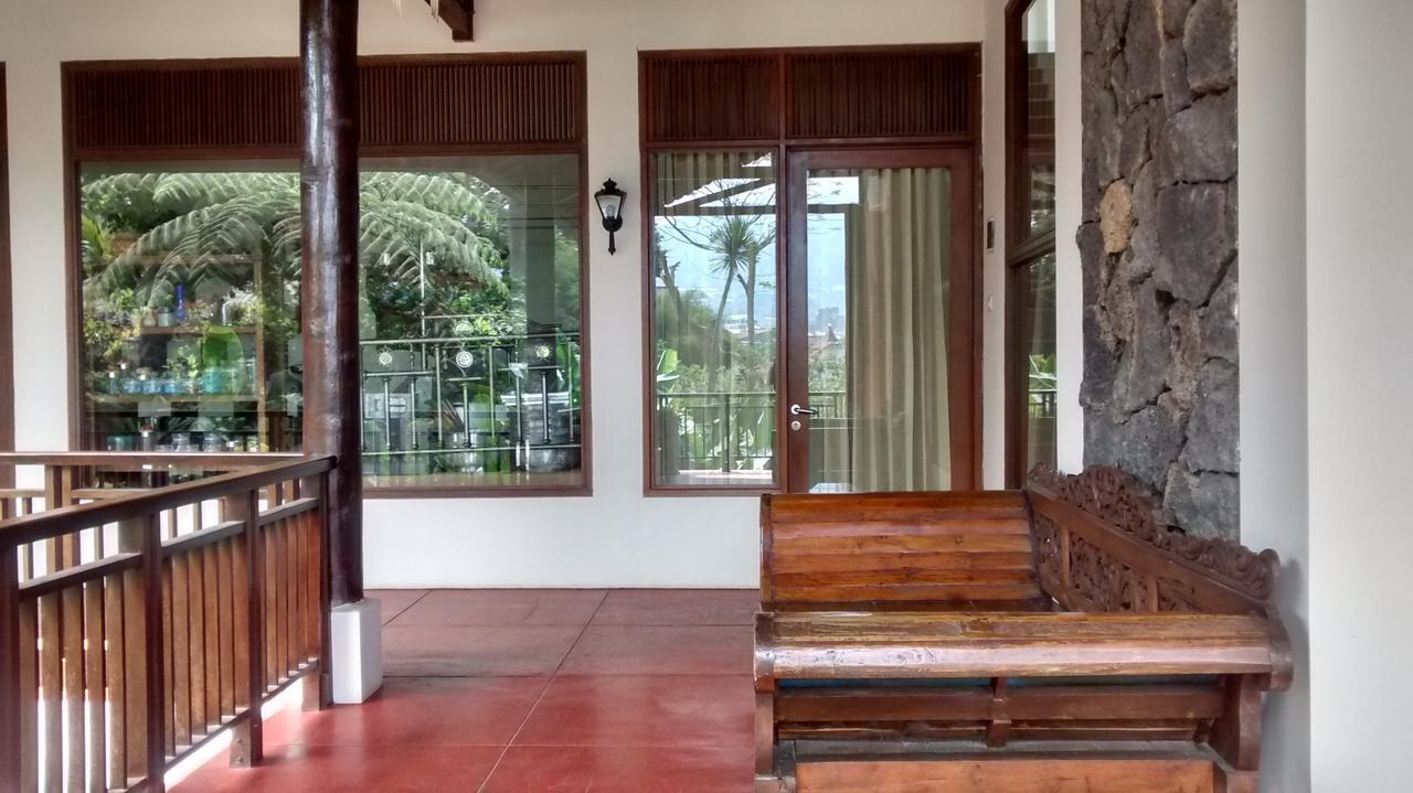 La Oma Hotel Lembang Exterior photo