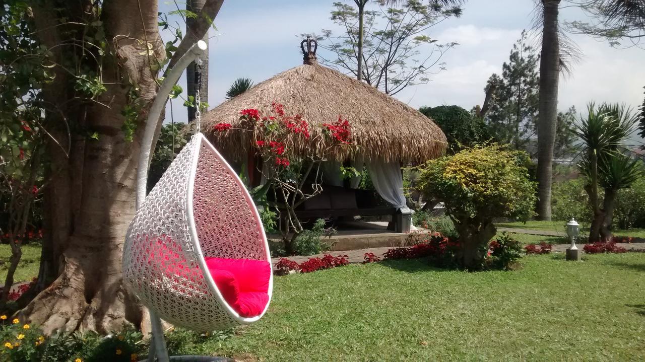 La Oma Hotel Lembang Exterior photo