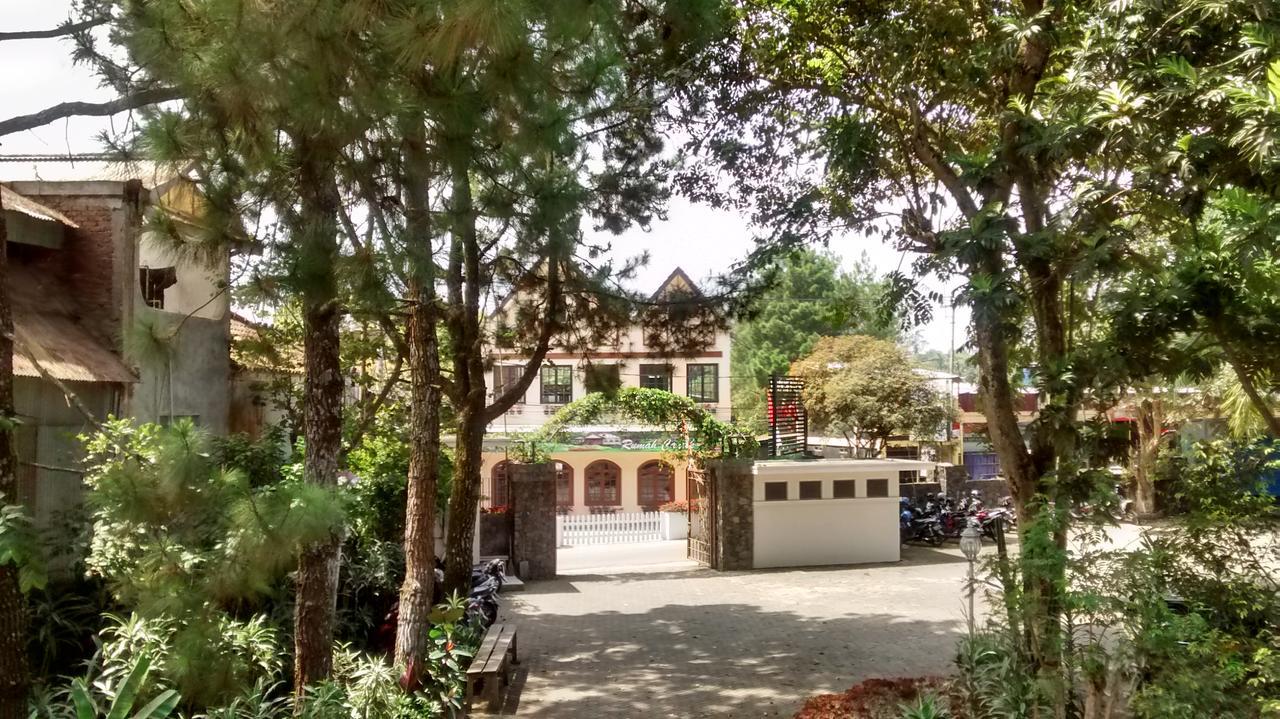 La Oma Hotel Lembang Exterior photo